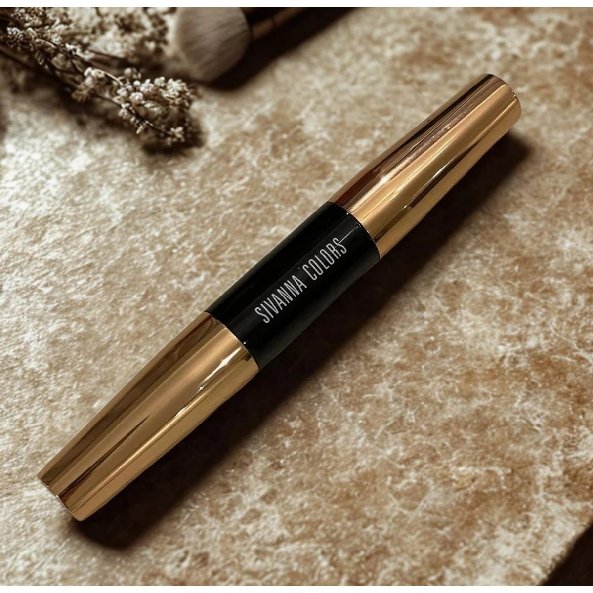 Mascara for lengthening and thickening eyelashes in two directions